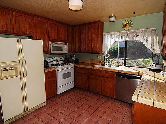 Open & Bright Kitchen