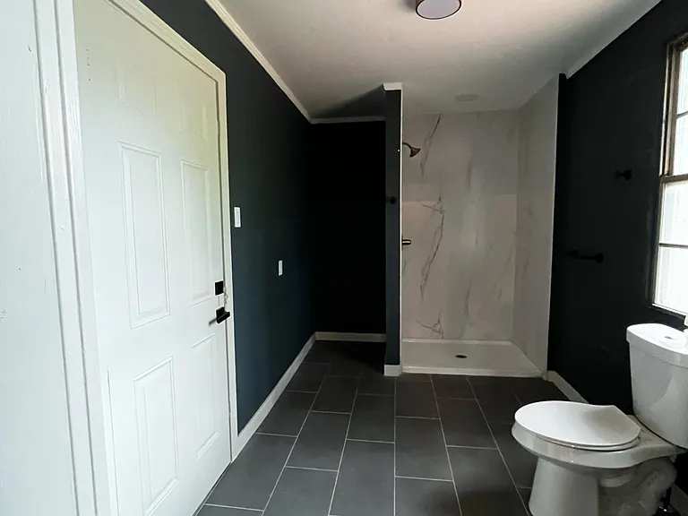 724 E Barbara St — Photo 7