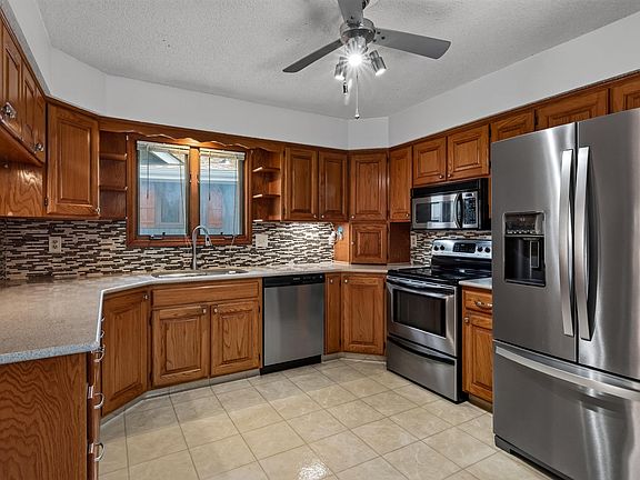 2nd image of 2909 SW Cedar Cove Ct