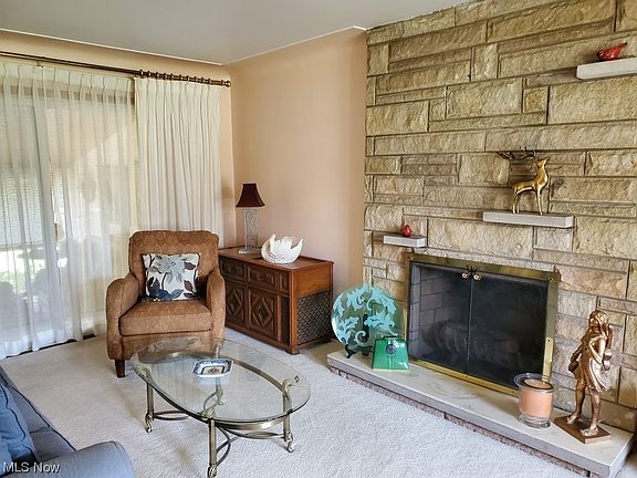 5th image of 465 Harmony Ln