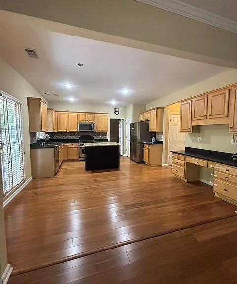 8002 Allerton Ln — Photo 10