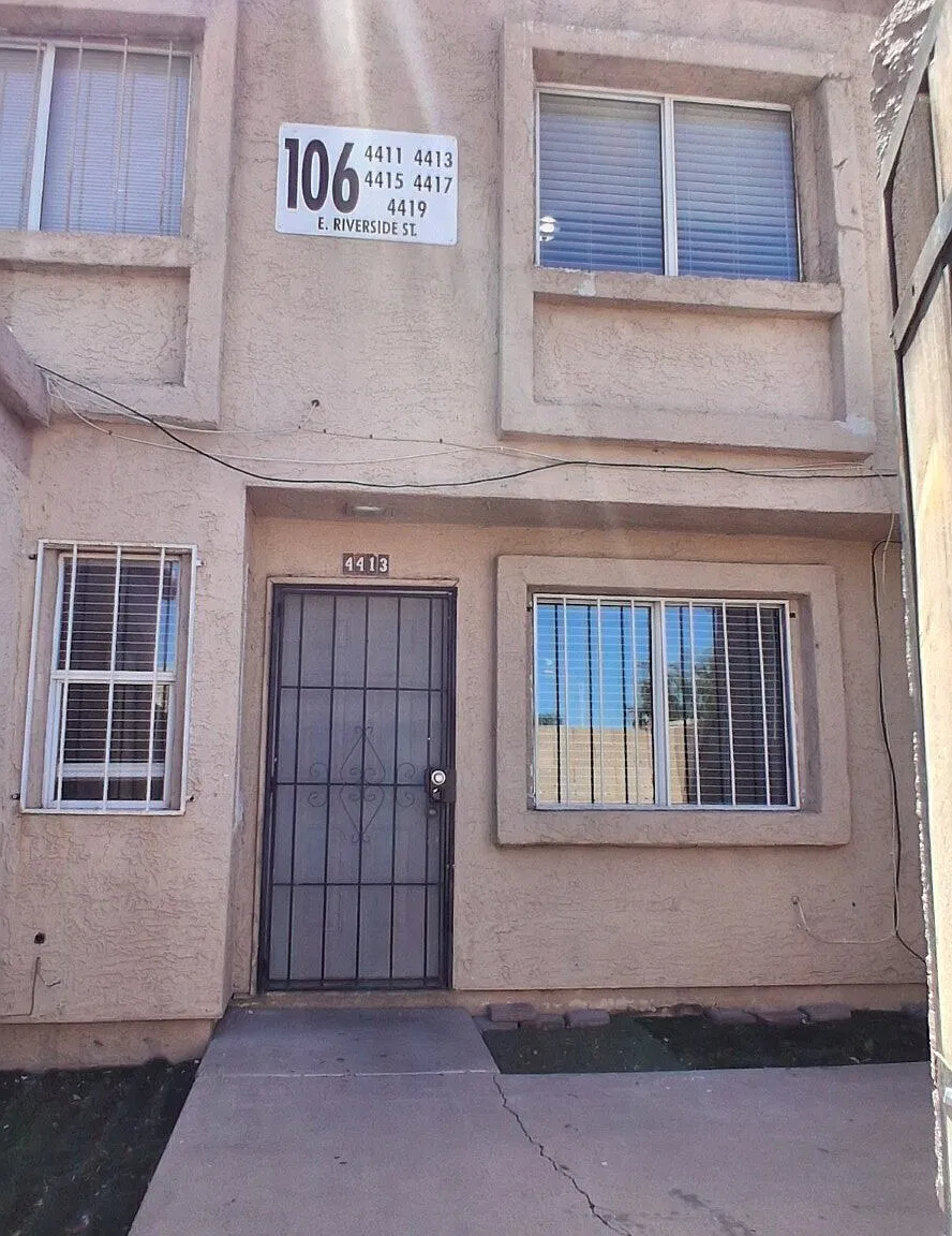 2 Bed Town Home off 40th St and Broadway! — Photo 2