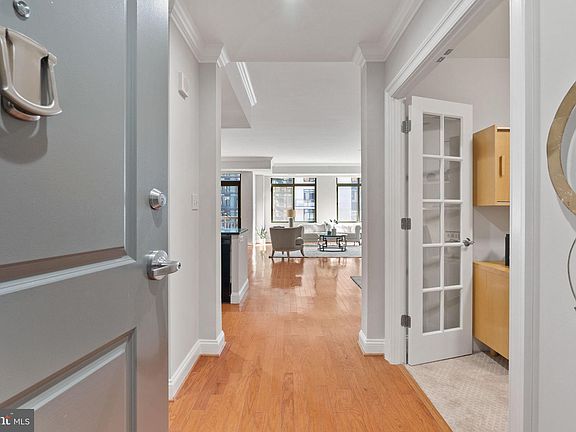4th image of 3625 10th St Unit 506
