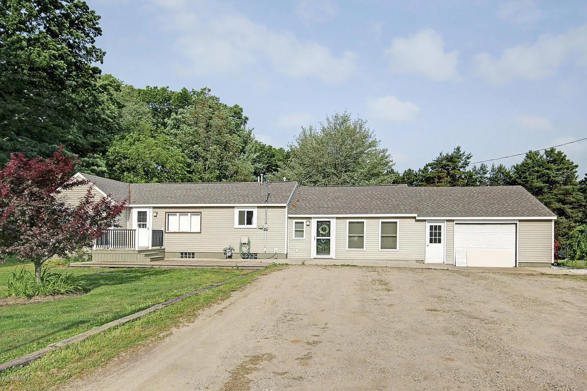 3281 John St photo 1