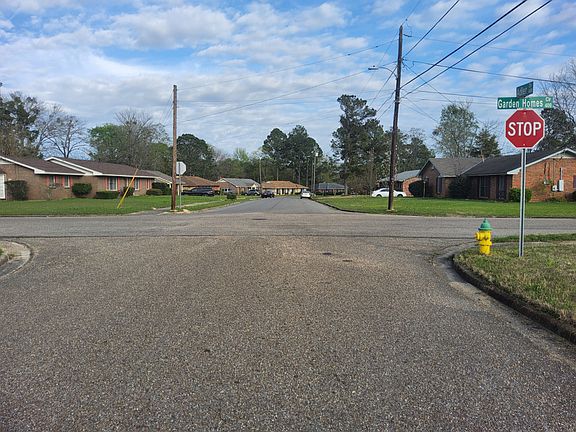 Exterior Neighborhood (street photo)