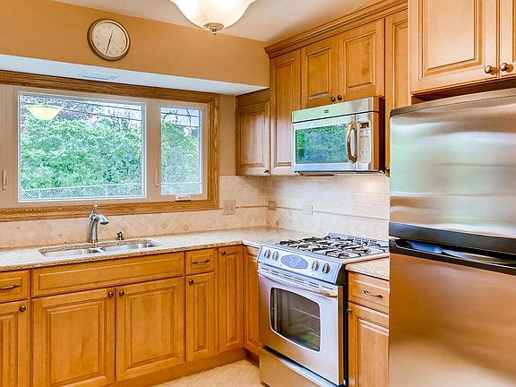 4th image of 14443 Bromley St
