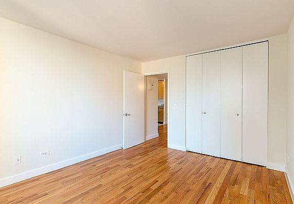 5th image of 235 W 48th St APT 36M