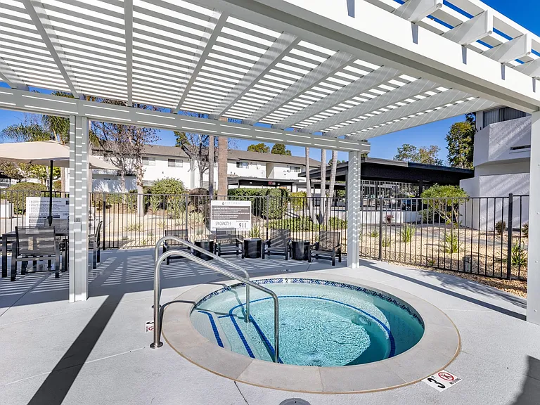 Waterleaf Apartment Homes — Photo 43