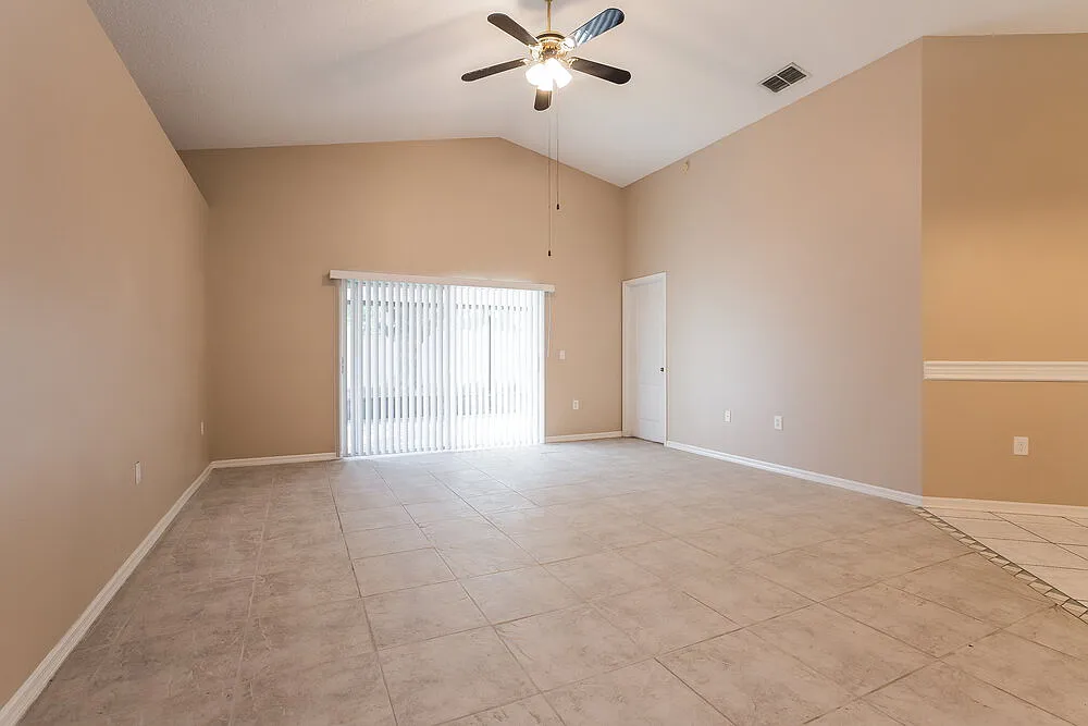 3 bed, 2.0 bath, 1545 sqft, $3,860 — Photo 3