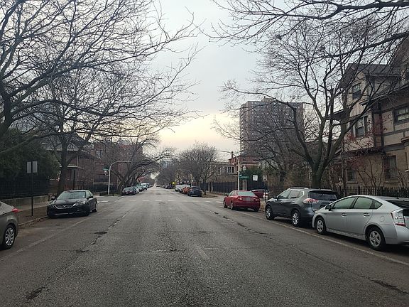 4th image of 4240 N Clarendon Ave APT 408S