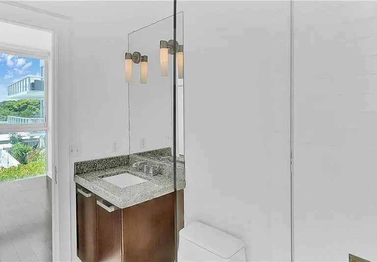 720 NE 62nd St #4 — Photo 4