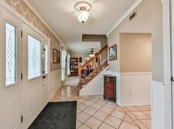 5th image of 8226 Town Creek Dr
