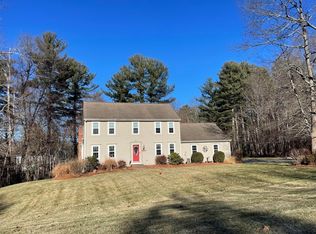 25 Dunny Cove Ln, Uxbridge, MA 01569