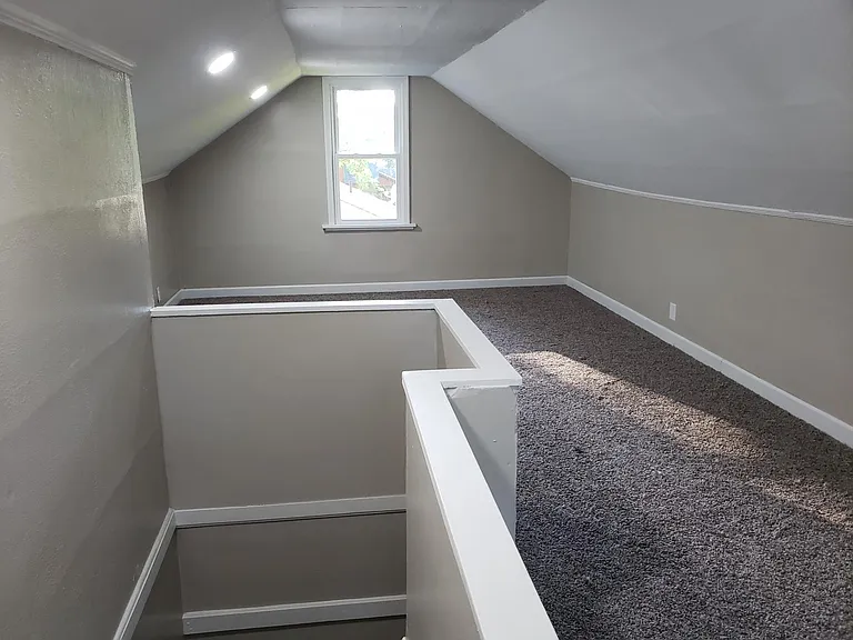 102 Sprague Rd — Photo 9