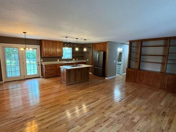 2nd image of 217 Kingswood Blvd
