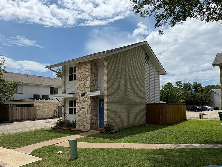 3202 Mossrock Dr #4 — Photo 1