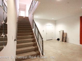21 City Limits Cir, Emeryville, CA 94608