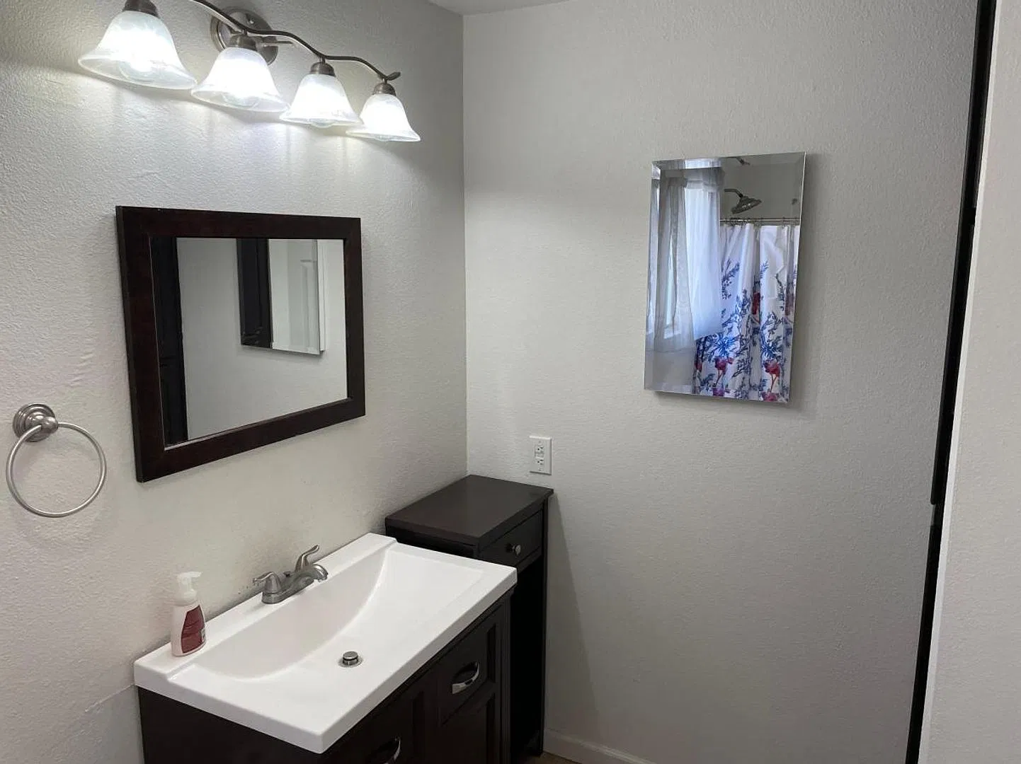 Cute 2 bedroom with amazing views! Utilities included in rent! — Photo 2