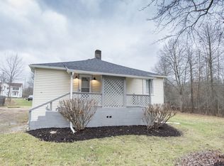 16781 Akron St, Chagrin Falls, OH 44023