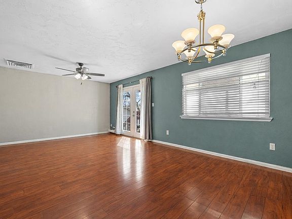 2nd image of 527-32 1/8 Rd