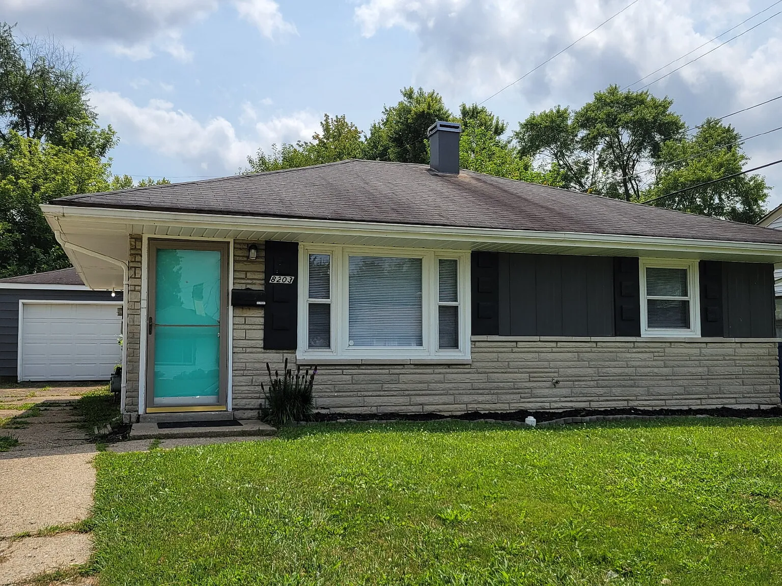 2 bed, $1,045 — Photo 1