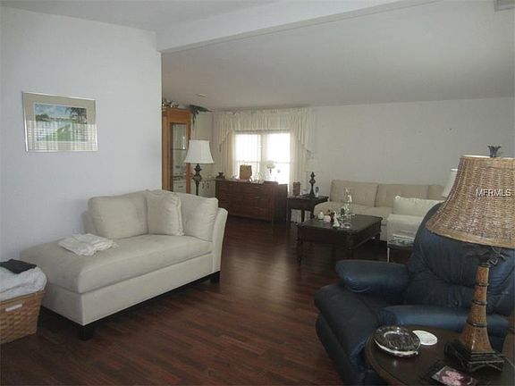 3rd image of 757 Watersedge St