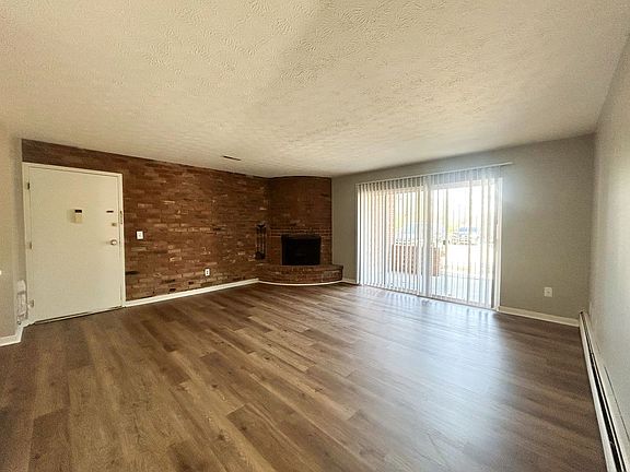 4th image of 5910 Belmont Ave #3