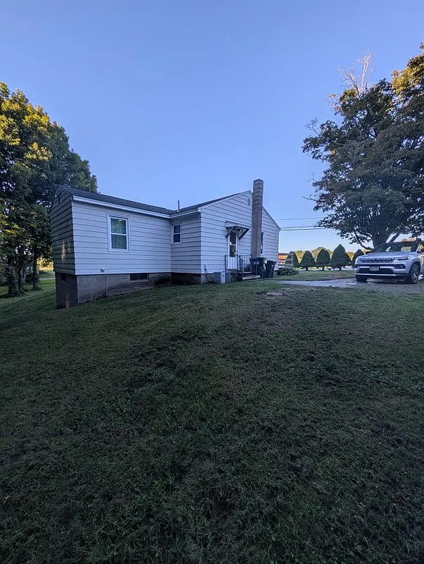 2 bed, 1.0 bath, 828 sqft, $1,800 — Photo 2
