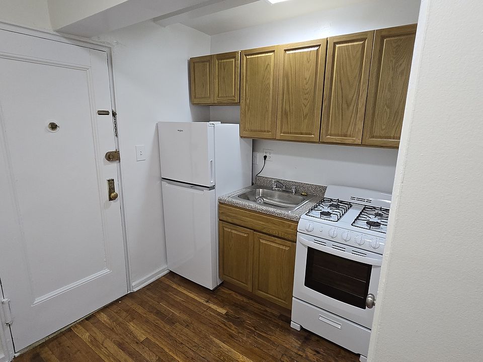 2nd image of 3335 76th St APT 5F