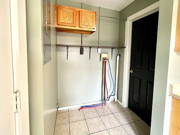 5th image of 2031 Seneca St