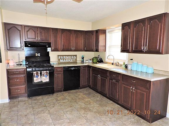 5th image of 104 Woodlawn Dr