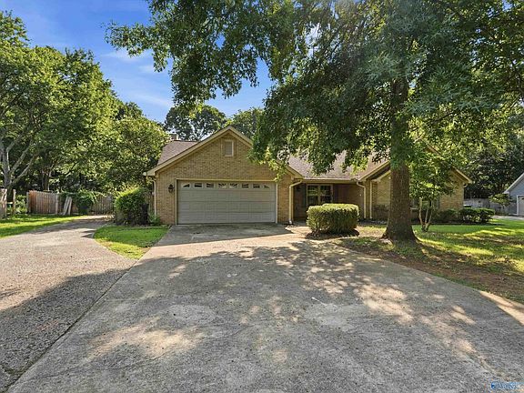3rd image of 137 Steele Dr