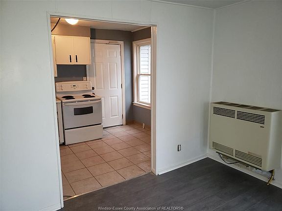 5th image of 456 Elliott St E #1