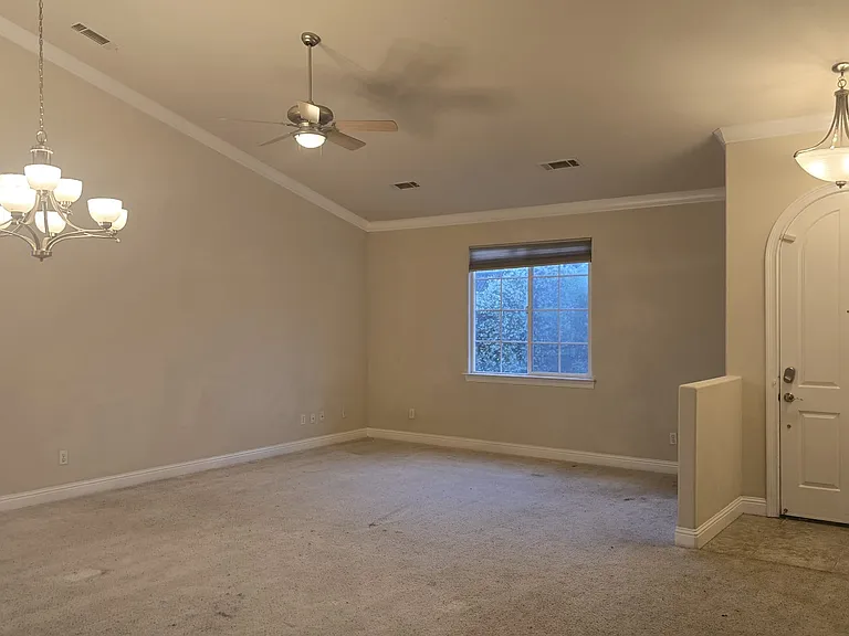 2845 Shasta St — Photo 3