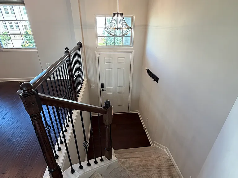 5975 N Pointe Dr — Photo 4