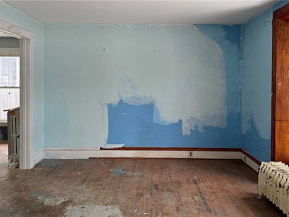 4th image of 377 Main St