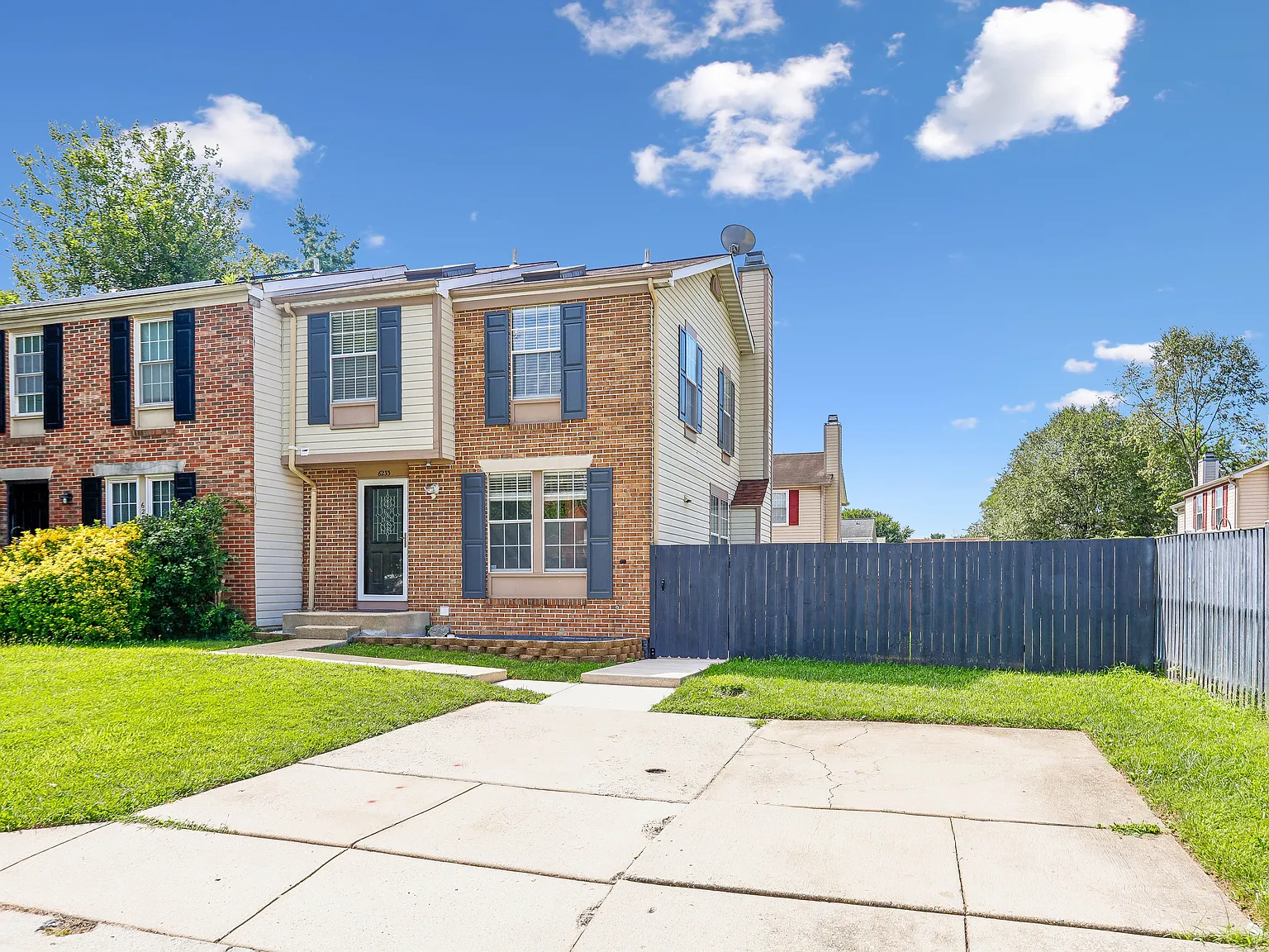 3 bed, 2.5 bath, 1200 sqft, $3,100 — Photo 2
