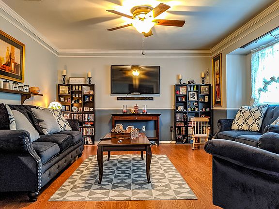 3rd image of 7 Parkridge Cir