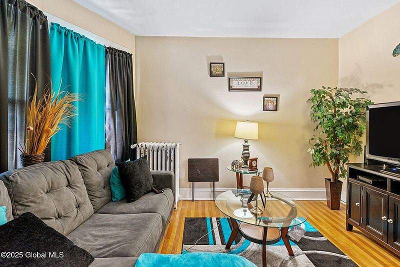 3rd image of 373 Delaware Avenue