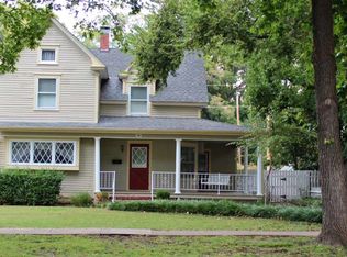 1116 E 7th Ave, Winfield, KS 67156