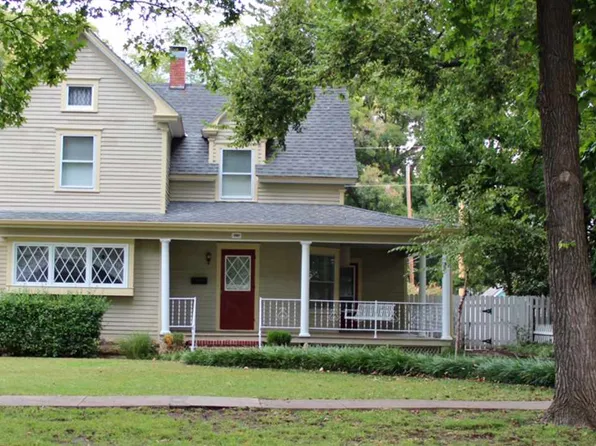 1116 E 7th Ave, Winfield, KS 67156