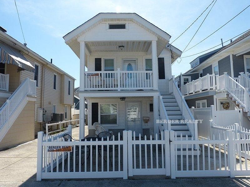 1st image of 814 Saint James Pl #1