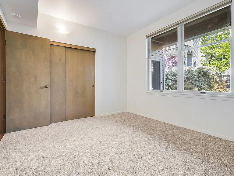 205 SW Montgomery St #204 — Photo 11