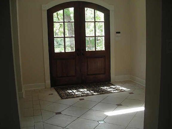 2nd image of 906 Live Oak Ct