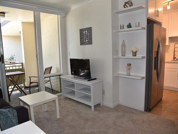 2nd image of 1614 Hudson St APT 108