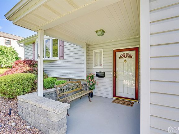 4th image of 36 Cottonwood Dr