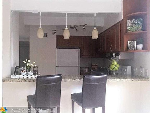 5th image of 2124 NE 5th Ave APT 207