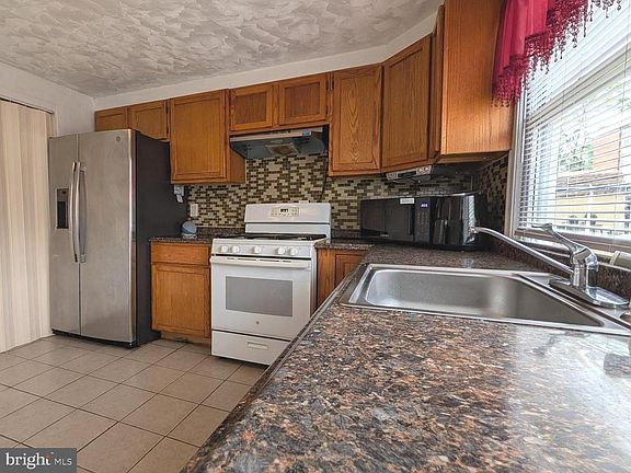 2nd image of 3174 Shiloh Ct