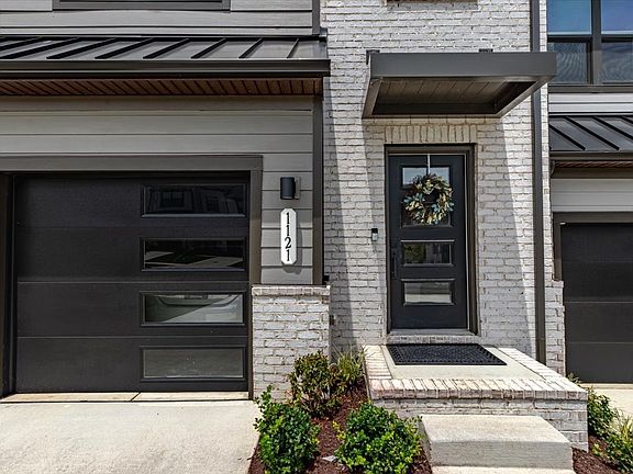 4th image of 1121 Riverbrook Dr