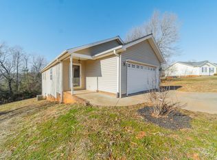 300 Walkers Ridge Dr, Shelby, NC 28152